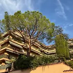 Lympia - One Bedroom Apartment Near The Port