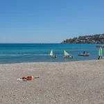Grand Studio Avec Terrasse Proche Centre Et Plages - Fr-1-196-374