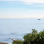 2-Br Seafront Apartment In Cannes