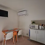Studio 4 Personnes En Bord De Mer Au Lavandou Avec Parking - Fr-1-803-89