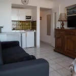 Studio Au Lavandou, A 20M De La Plage Avec Parking - Fr-1-803-78