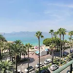 1-Bedroom Beachfront Apartment With Sea View