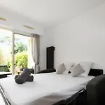 Le Royal - Quiet - Spacious - Swimming Pool