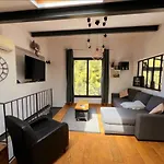Petite Maison De Village En Bord De Mer