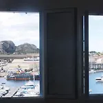 Spacious 2-Bed Apartment With Direct Port View, Free Parking
