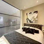 1-Bedroom Apartment With Balcony And Sea View On La Croisette