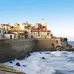 Cosy Holiday Flat With Balcony-Terrace, Antibes