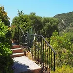 Pretty Tiny House With Sea View, Le Lavandou