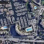 Cannes Marina Residence Le Surcouf - Studio De 28M2 Au 10Eme Etage Avec Piscine, Terrasse, Parking, Vue Montagne Et Port : Mandelieu-La Napoule