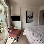 Studio Au California Palace