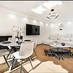 Appartement Haut Standing - Luxury Apartment - Cannes- Croisette- Centre Ville- Vue Tennis -Vue Piscine -Parking Prive - Terrasse- Plage