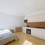 Nestor&Jeeves - Studio Du Port - Central