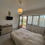 Appartement Climatise 3 Pieces Avec Terrasse, Face A La Plage, Parking Inclus - Bormes-Les-Mimosas - Fr-1-251-806