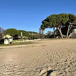 Appartement 2 Pieces Avec Terrasse Et Piscine A La Londe-Les-Maures - Fr-1-826-7
