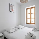 Magnificent Renovated 2 Room Apartment - Terrace - 1Br 4P