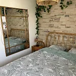 Petite Maison Cosy Et Moderne Avec Bain A Remous