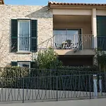 Beautiful T3 With Balcony Near Downtown