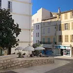 Charming Old Town Appartment With Ac And Parking