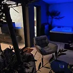 Bien Design Avec Jacuzzi Et Piscine