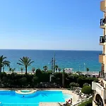 Cannes La Bocca: Appartement 2 Pieces Avec Terrasse Et Piscines - Fr-1-609-110