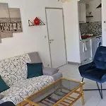 Appartement Climatise Avec Terrasse Et Piscine Au Lavandou - Fr-1-308-168