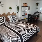 Maisonnette Avec Pergola