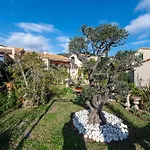 Maison Climatisee Pour 5 Personnes , Au Clame , Jardin Arbore Proche Commerces