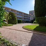 T2- Piscine- Plages- Commerces