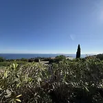 Maison Vue Mer- Parking