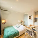 Studio Climatise Dans Le Centre-Ville De Sanary