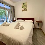 Magnificent Apartment With Garden On The Beach