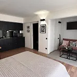 Modern Studio In The Hearth Of Cannes Just A Few Steps From The Croisette Beach Front And Shops - 2242
