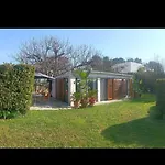 Jolie Pavillon Avec Jardin Prive