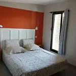Jolie Pavillon Avec Jardin Prive
