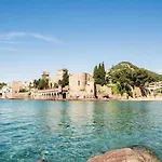 Lovely Apartment With Pool Close To Beaches
