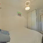 Appartement 2 Pieces Avec Terrasse Et Piscine A La Londe-Les-Maures - Fr-1-826-7