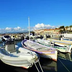 Duplex Sur Le Port Du Brusc, Plage, Embarcadere, Commerces A Pieds