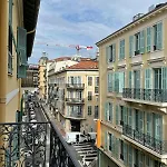 Large Flat W Balcony Nice Centre