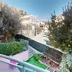 Superbe T2 Refait A Neuf Avec Balcon Vue Montagne A Un Arret De Monaco