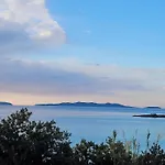 Maison 4 Face A La Mer Grand Jardin Ideal Famille Avec Pluri Animaux Saint Clair Le Lavandou