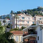 Spacious 2-Br Apartment Walk To Beach & City Center