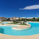 Bain De Soleil Refait A Neuf, Bord De Plage Et Piscine, Proche De Saint Tropez
