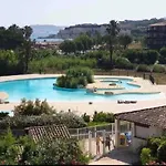 Bain De Soleil Refait A Neuf, Bord De Plage Et Piscine, Proche De Saint Tropez