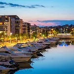 Appartement 2Pieces A Frejus Plage Avec Garage - Fr-1-466A-53