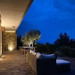 Superbe Petite Villa Moderne Surplombant La Mer