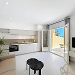 A 5 Min A Pied De La Plage Et 10 Min Du Port, T2 Vue Mer Avec Vaste Terrasse Et Parking Prive - Prestations Haut De Gamme