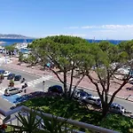 Magnificent Seafront Studio