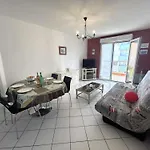 Appartement Lumineux 2 Pieces, Terrasse Au Sud, Parking Prive A Frejus - Fr-1-226A-203