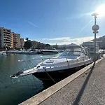 Refuge Marin - Twins Boat