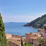 Renovated 2-Room Apartment Near Sea & Shops